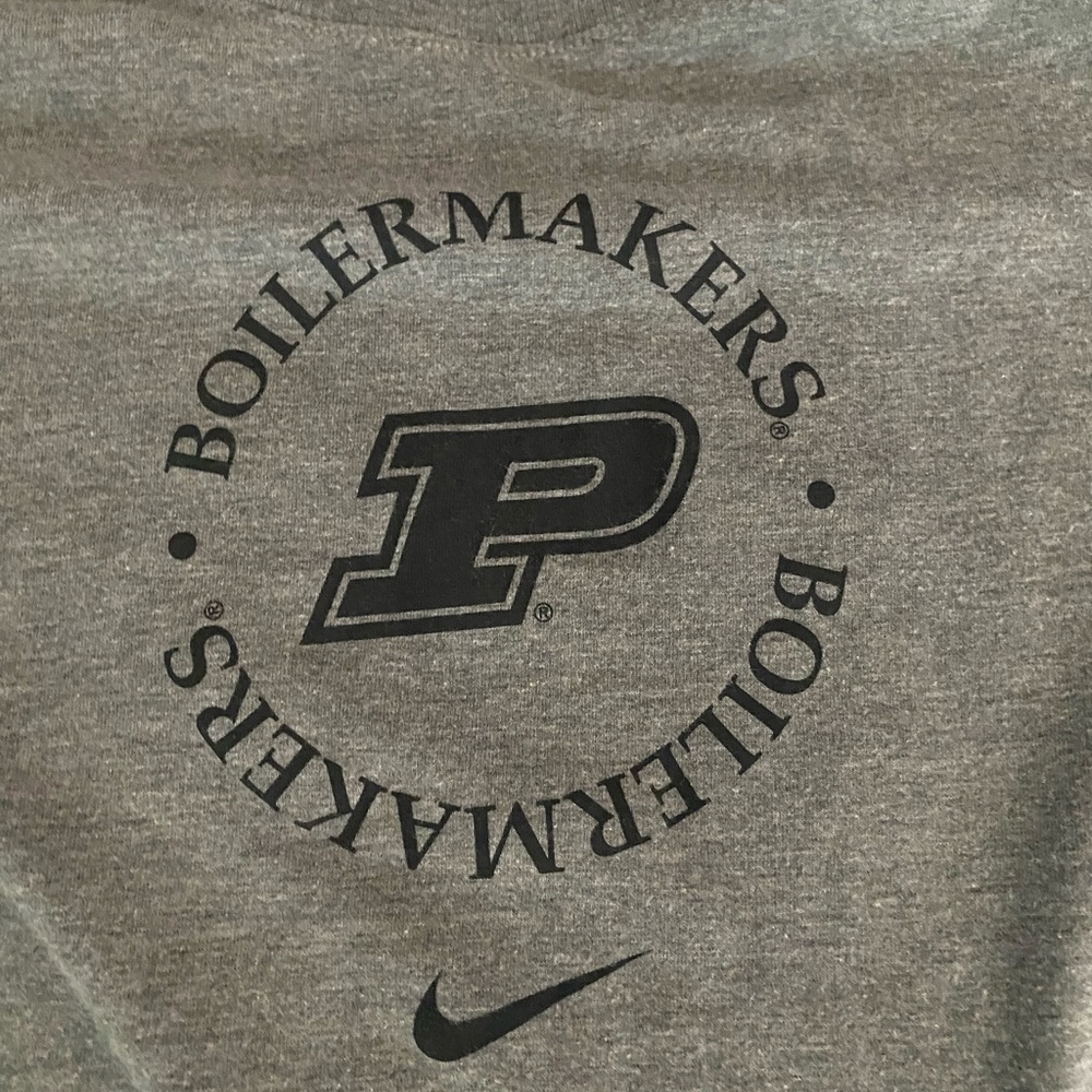 Purdue Boilmakers nike tee shirt size medium runs small